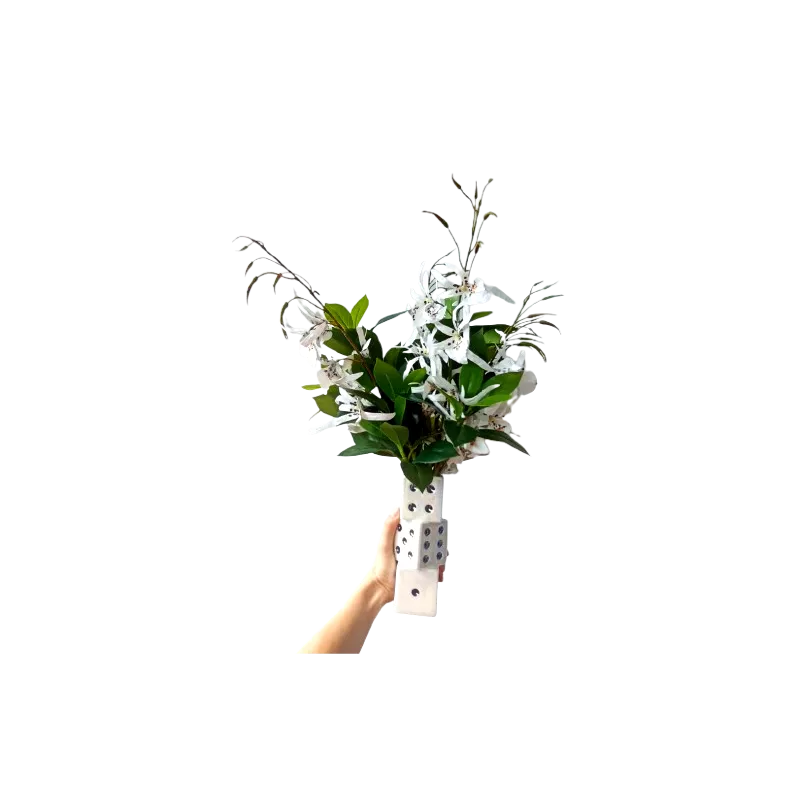 Designerski Wazon Kostki do Gry z Białymi Kwiatami Dekoracja do Domu Biura