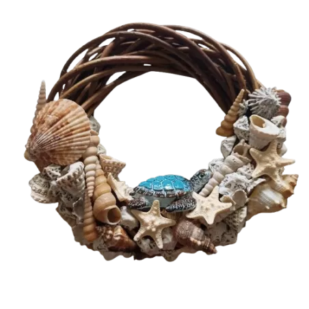 Ręcznie robiony wianek wieniec dekoracyjny z muszelkami i żółtwiem