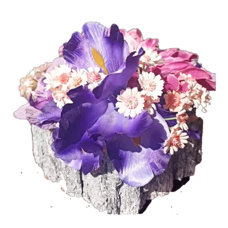 Elegancki Stroik Nagrobny z Irysami i Daliami w Misie z Kory