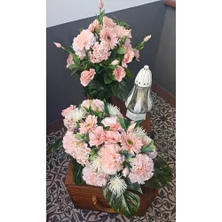 Zestaw nagrobny pudrowy róż: stabilizowany bukiet + stroik + znicz 31 cm