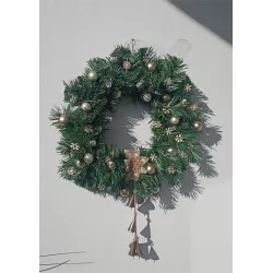 Wieniec bożonarodzeniowy 45 cm na drzwi – złoty, z dzwonkami, szyszki, rękodzieło
