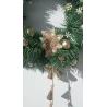 Wieniec bożonarodzeniowy 45 cm na drzwi – złoty, z dzwonkami, szyszki, rękodzieło