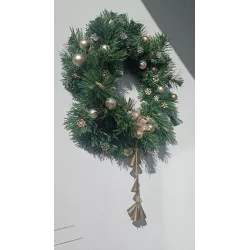 Wieniec bożonarodzeniowy 45 cm na drzwi – złoty, z dzwonkami, szyszki, rękodzieło