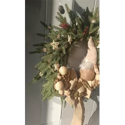 Wieniec wianek bożonarodzeniowy 60 cm eko jutowy na drzwi ze skrzatem