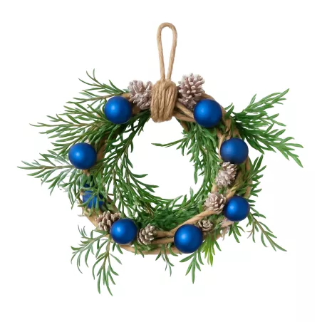 Bożonarodzeniowy Wieniec Na Drzwi Z Szyszkami I Niebieskimi Bombkami