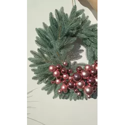 Bożonarodzeniowy wieniec na drzwi z różowymi bombkami rose gold DUŻY