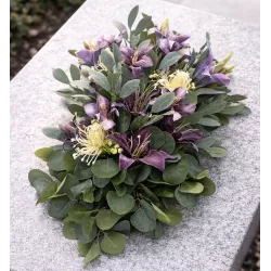 Wiązanka pogrzebowa fioletowa z eukaliptusem – na grób, cmentarz