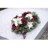 Wiązanka pogrzebowa na grób biało-bordowa – lilie i gerbery