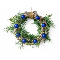 Bożonarodzeniowy Wieniec Na Drzwi Z Szyszkami I Niebieskimi Bombkami